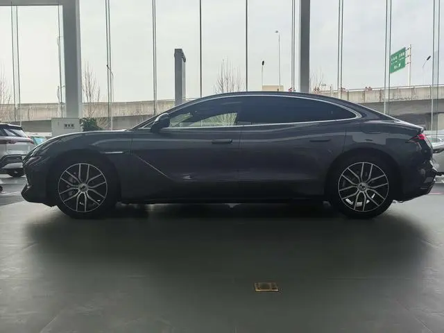 Denza Denza Z9 DM 1100 four-wheel drive Max version