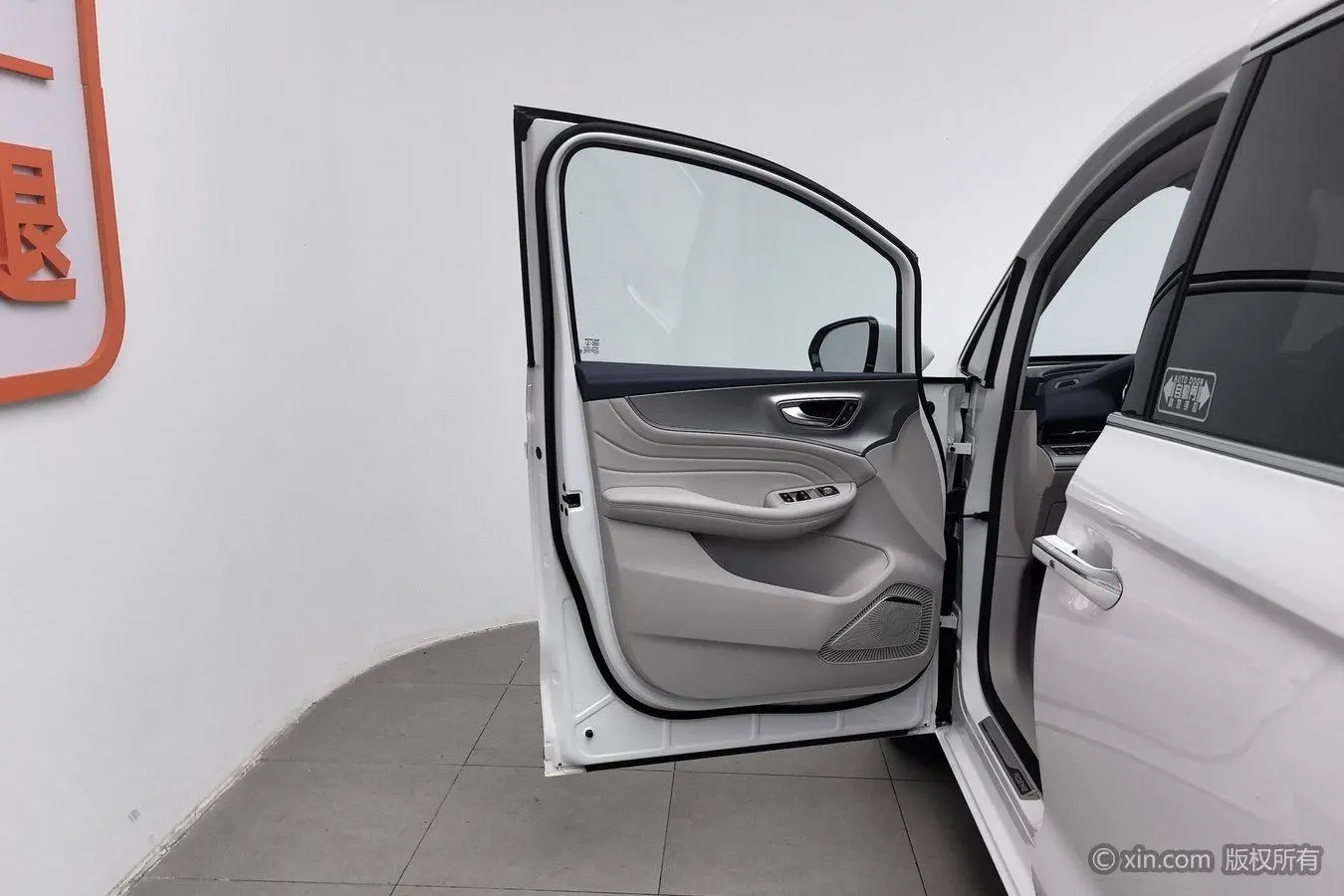 Roewe Roewe iMAX8 400TGI Reunion Edition