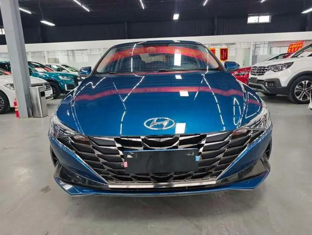 Hyundai Elantra 1.5L CVT LUX Premium Edition