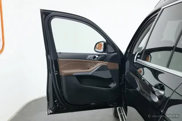 BMW BMW X7 xDrive40i Leading Luxury Set