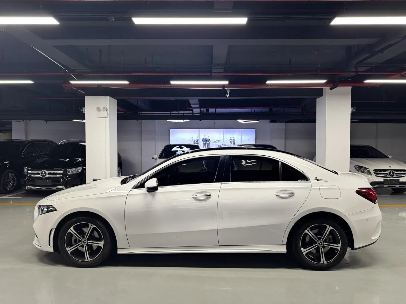 Mercedes-Benz Mercedes-Benz A-class Second facelift A 200 L sports sedan fashion version