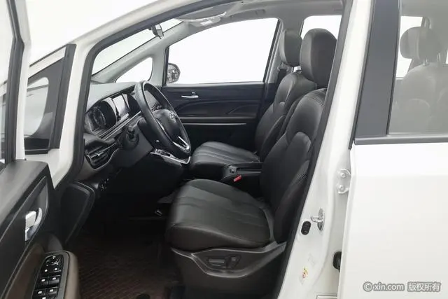 GAC Trumpchi M6 270T automatic Premium Edition 7-seater Country VI