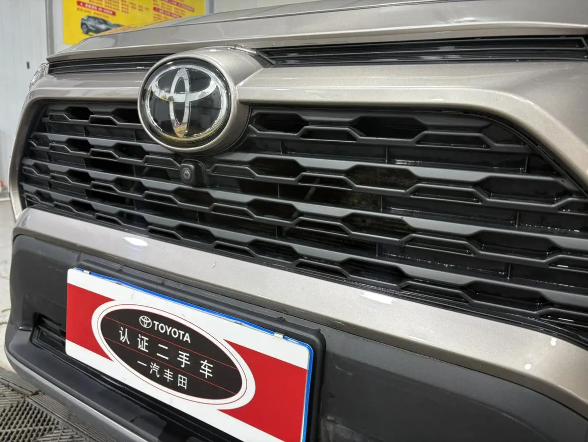 TOYOTA RAV4 Rongfang 2.0L CVT two-wheel drive fashion version