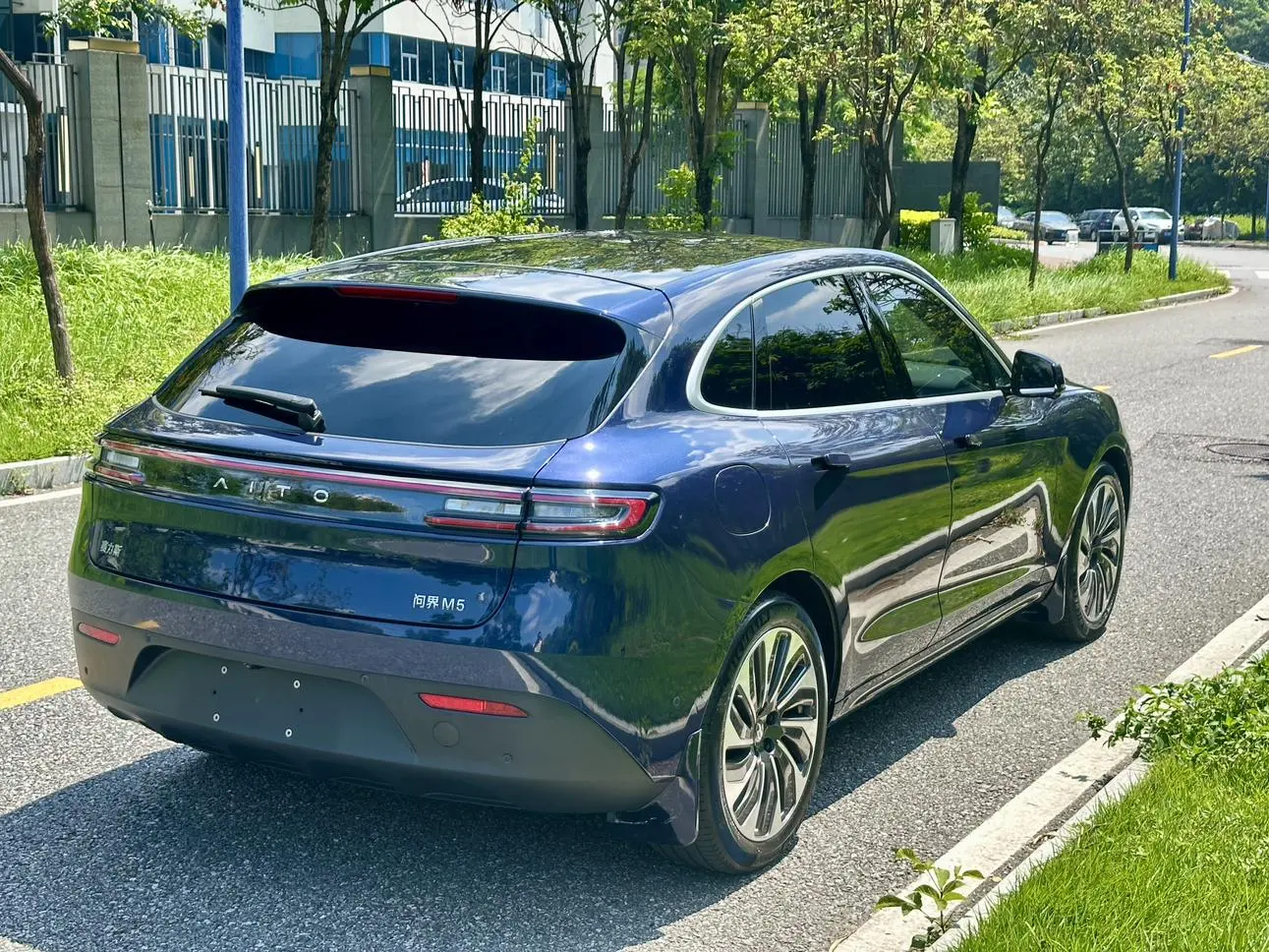 AITO Ask the world M5 Extended range four-wheel drive performance version