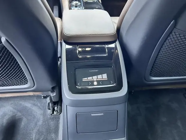 Volvo Volvo S90 PHEV T8 four-wheel drive long battery life Zhiyi Deluxe Edition