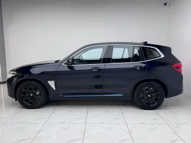 BMW BMW iX3 Leading type