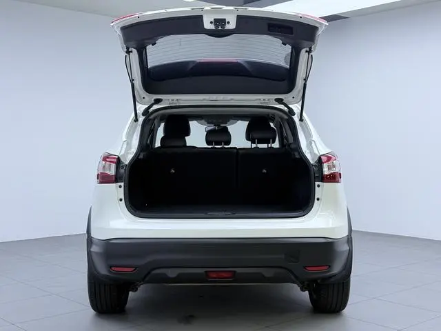 Nissan Qashqai 2.0L CVT Deluxe Edition Country V