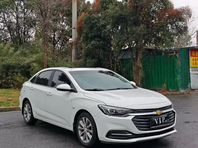 Chevrolet Cruze 320 automatic Enjoy Skylight version