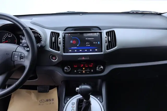 Kia Smart running 2.0L automatic two-wheel drive version DLX