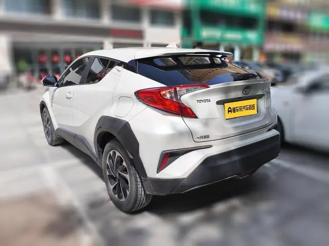 TOYOTA IZOA 2.0L Yichi Sunroof Version
