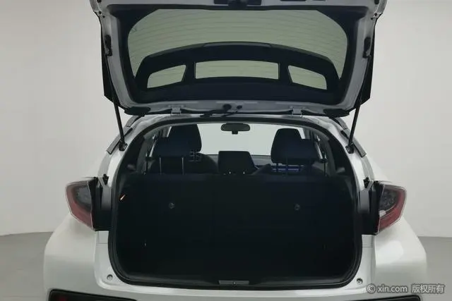 TOYOTA Toyota C-HR 2.0L Luxury Sunroof version Country VI