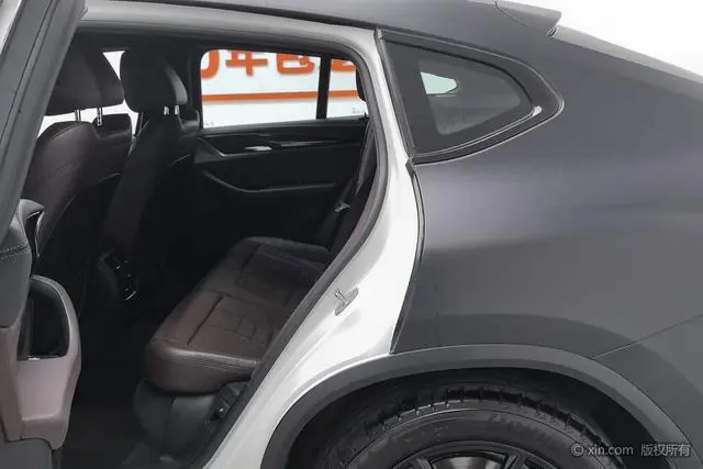 BMW BMW X4 xDrive25i M sports suit