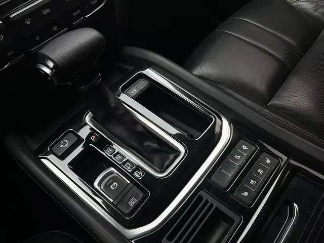 GAC Trumpchi GS8 320T two-wheel drive premium edition 7 seats