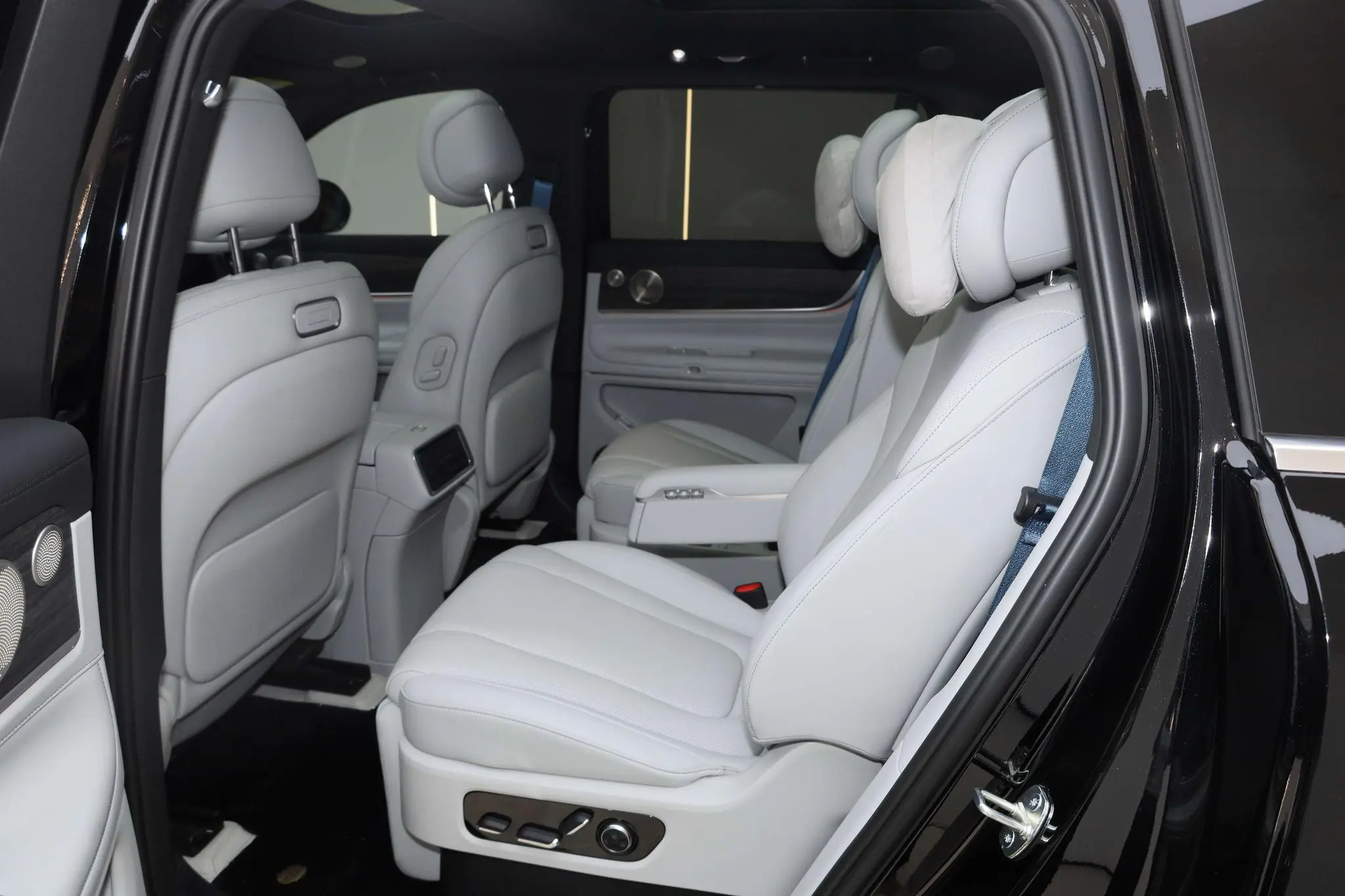 AITO Ask the world M9 Extended range Ultra six-seater version