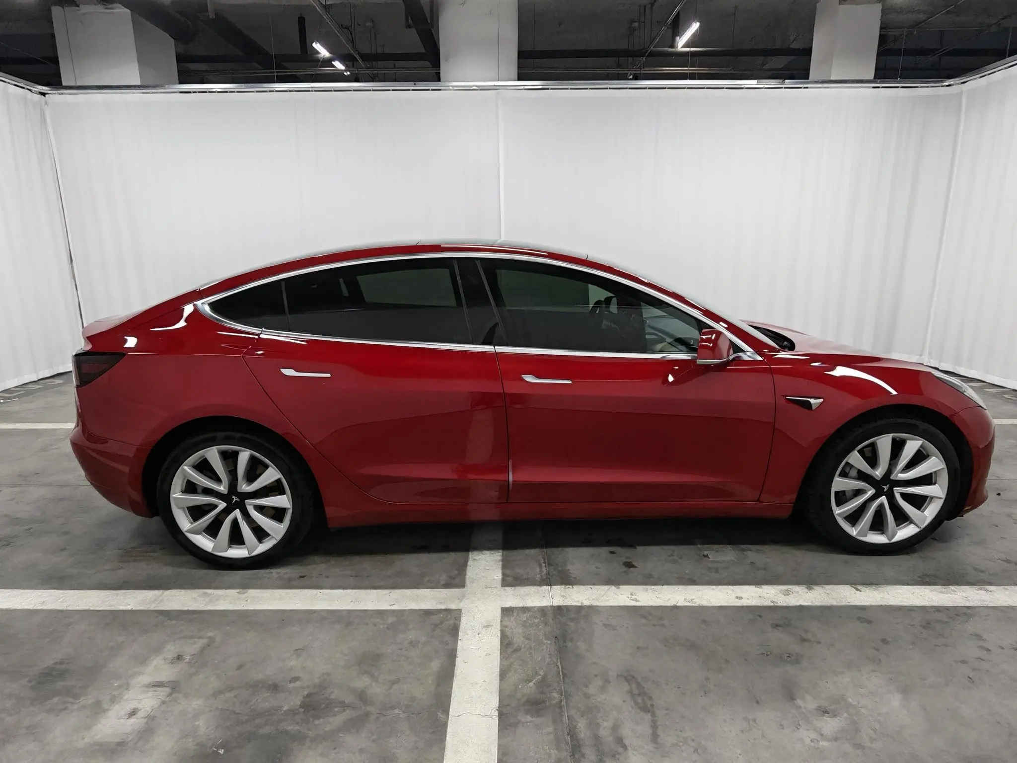 Tesla Model 3 Facelift, long battery life, rear-wheel drive version