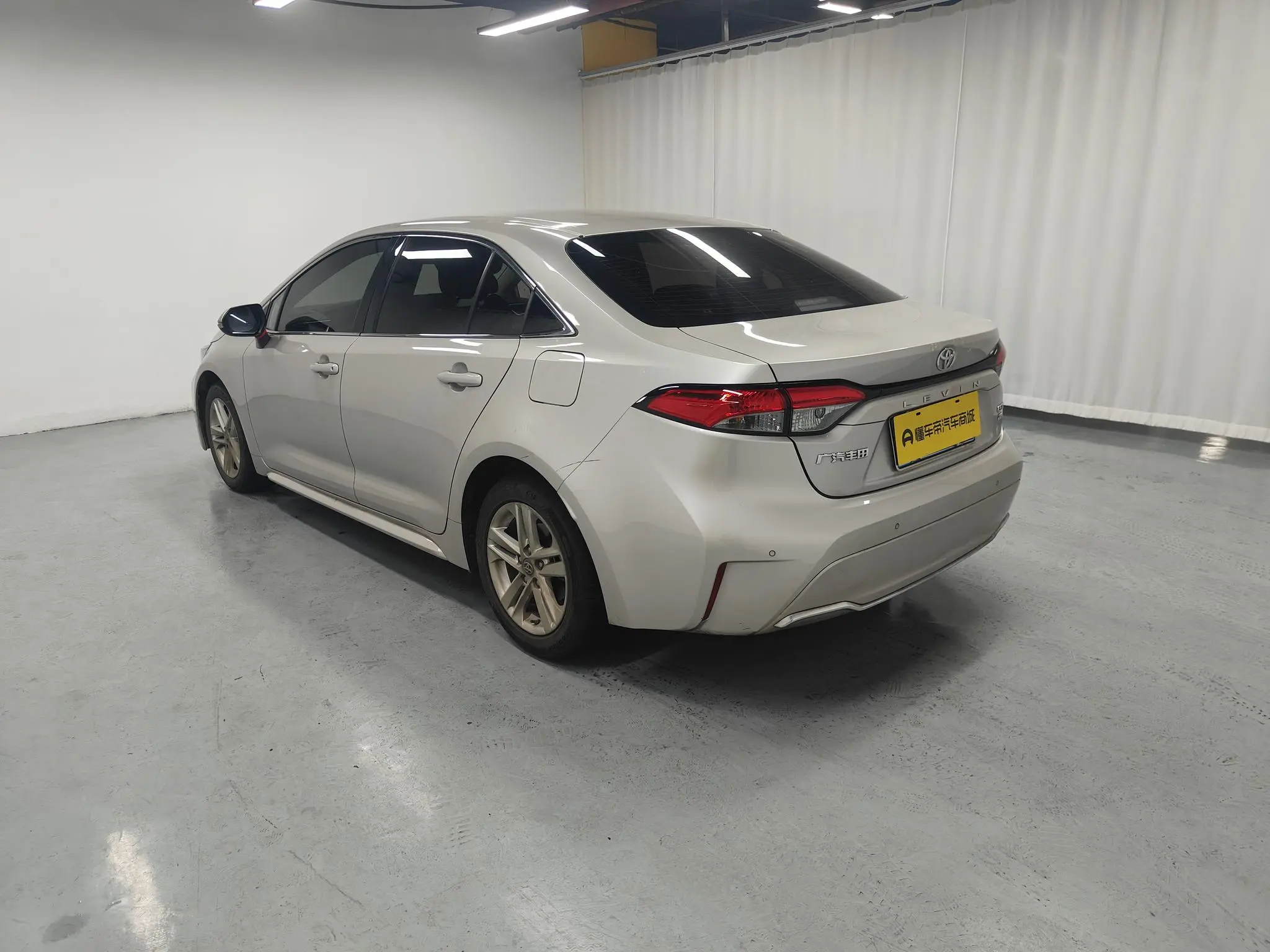 TOYOTA Ling Shang 2.0L Leading version