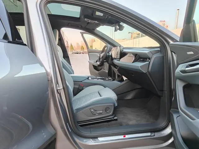 Audi Audi Q6L e-tron First pilot version