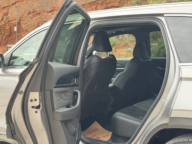 Geely Xingyue L 2.0TD high-power automatic two-wheel drive cloud version