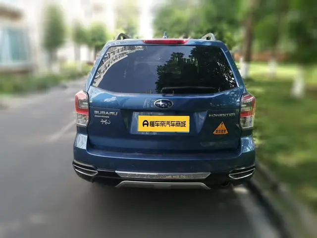 Subaru FORESTER Forester 2.0i Deluxe Navigation Version