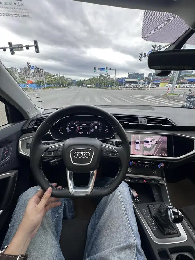 Audi Audi Q3 35 TFSI aggressive and elegant type