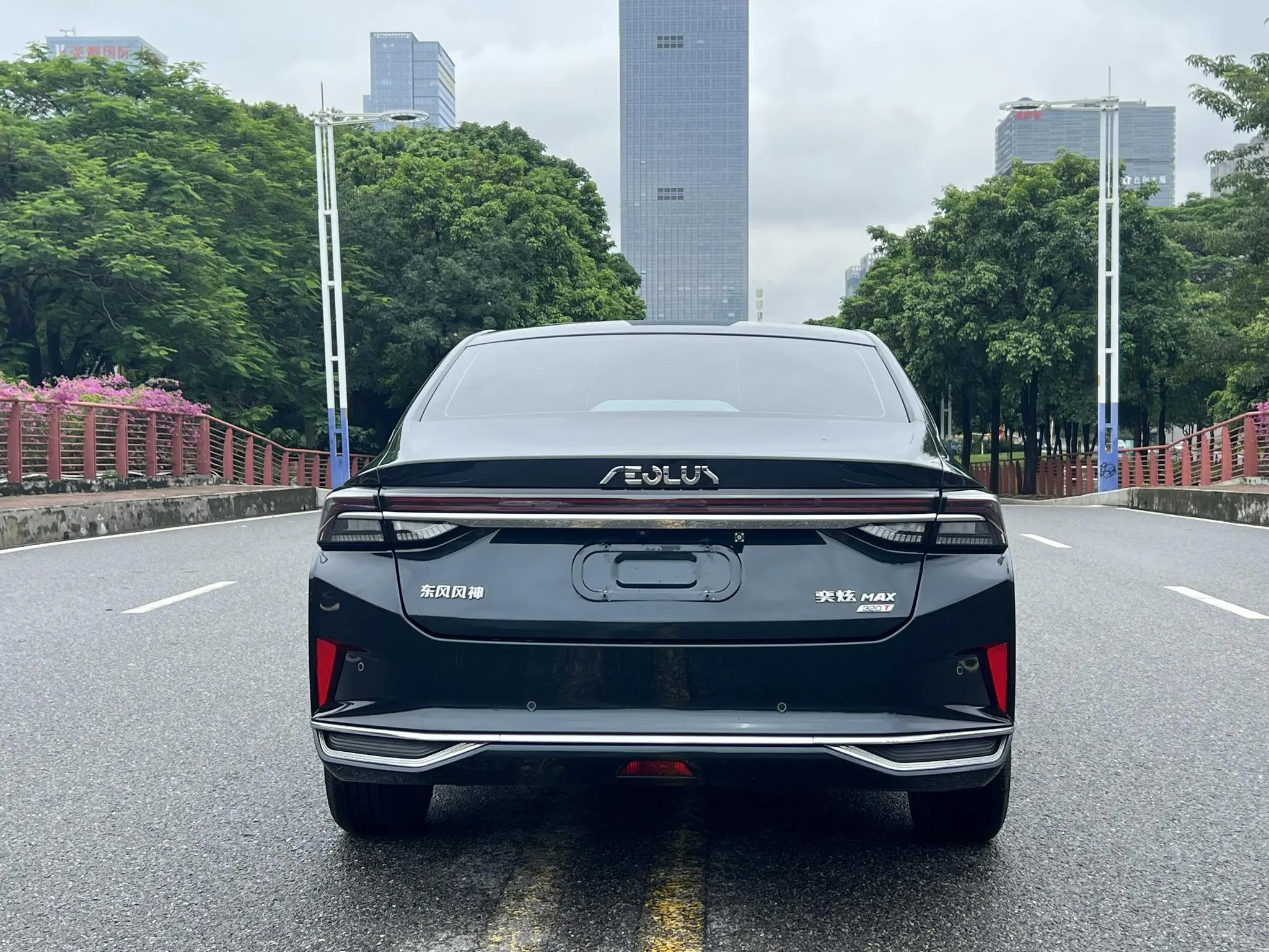 Dongfeng Fengshen Yi Hyun MAX 1.5T Super Burning Cool Dad Version