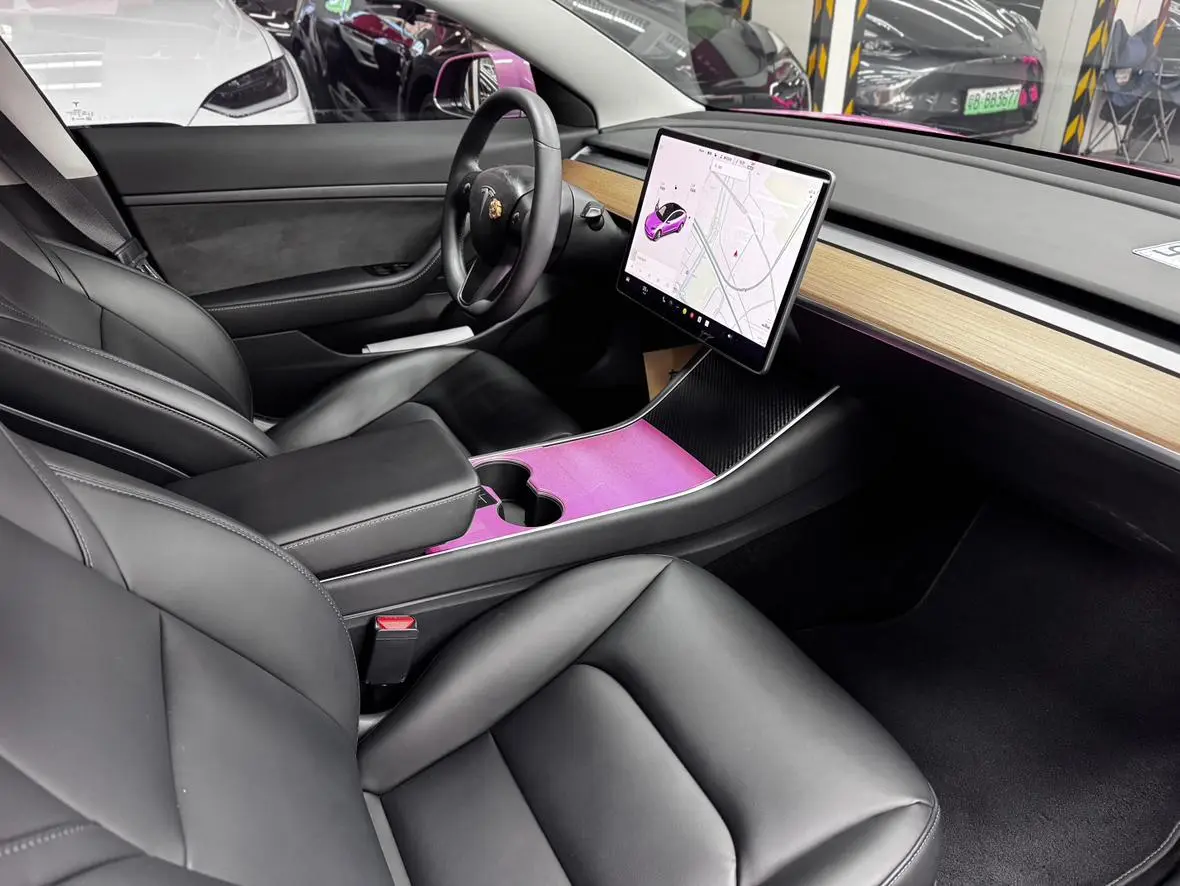 Tesla Model 3 Long battery life, rear-wheel drive version