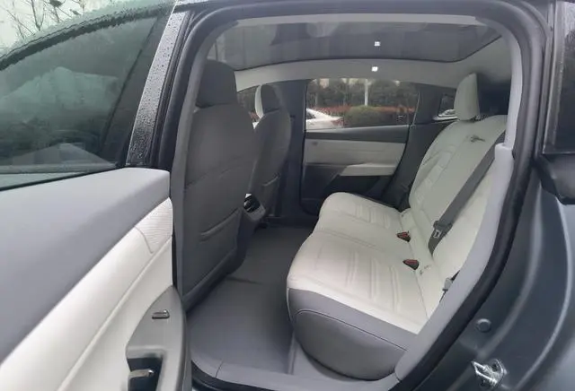 Dongfeng eπ eπ007 Pure electric 540 four-wheel drive Max version