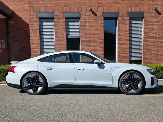 Audi Audi e-tron GT Basic type