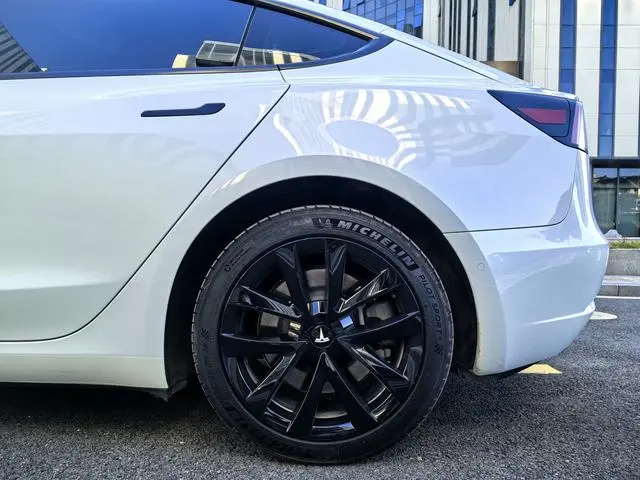 Tesla Model 3 Upgraded version of standard battery life rear drive