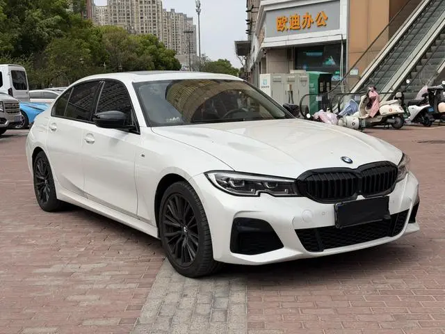 BMW BMW 3 Series Facelift 325Li M sports suit