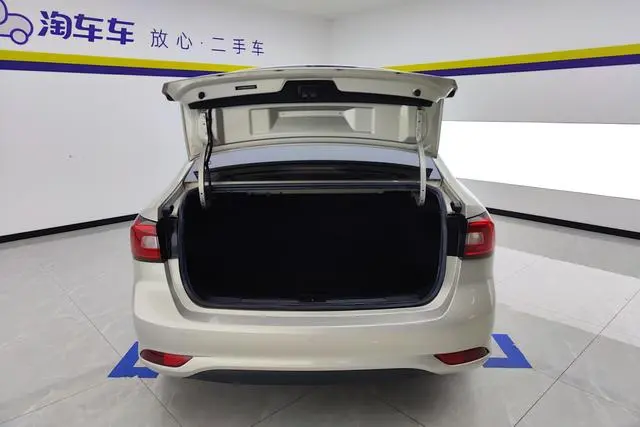 Roewe Roewe i5 1.5L automatic 4G Interconnection Linghao Ultimate Edition