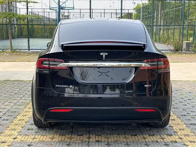 Tesla Model X 90D