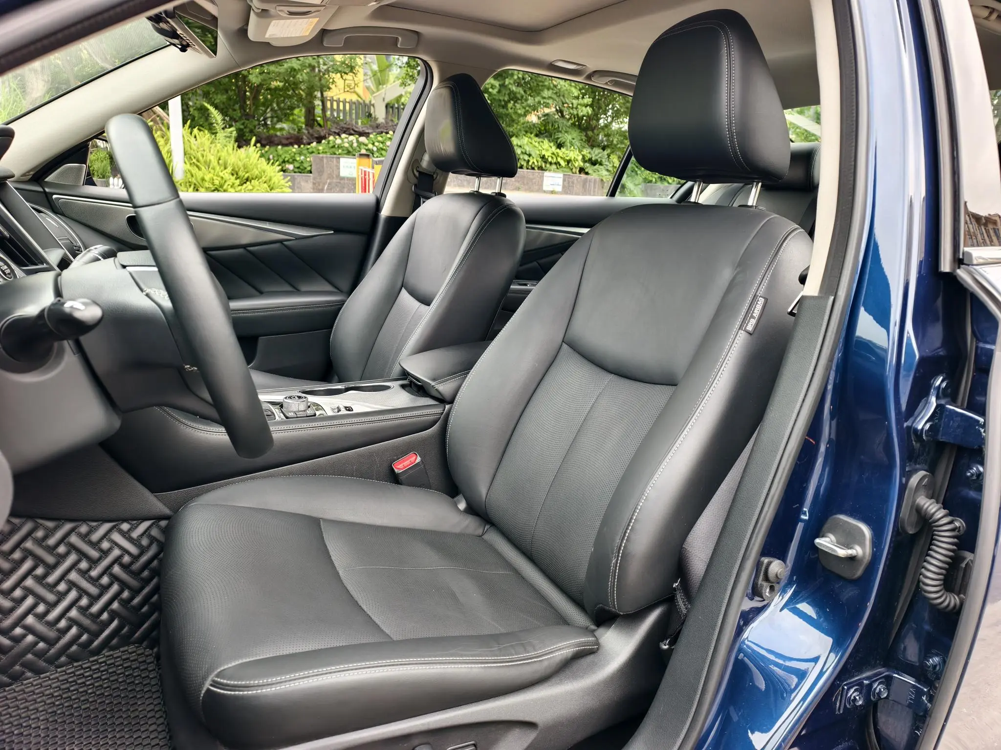Infiniti Infiniti Q50L 2.0T Premium Version Country VI