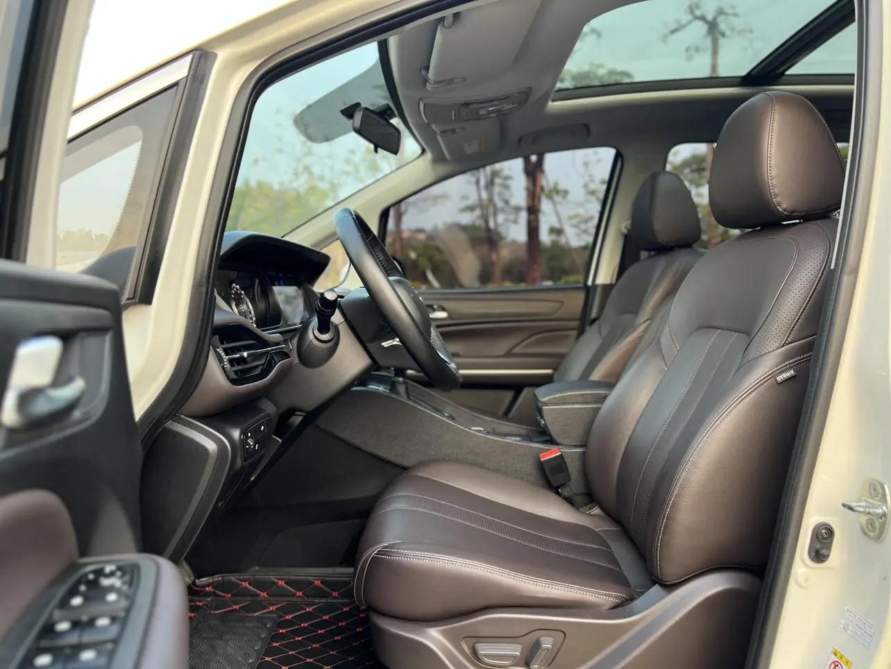GAC Trumpchi M6 270T automatic Premium Edition 7-seater Country V