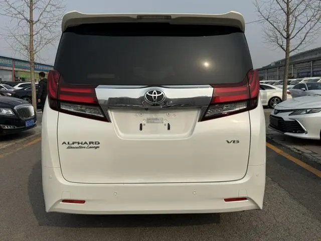 TOYOTA Elfa 3.5L Premium Edition
