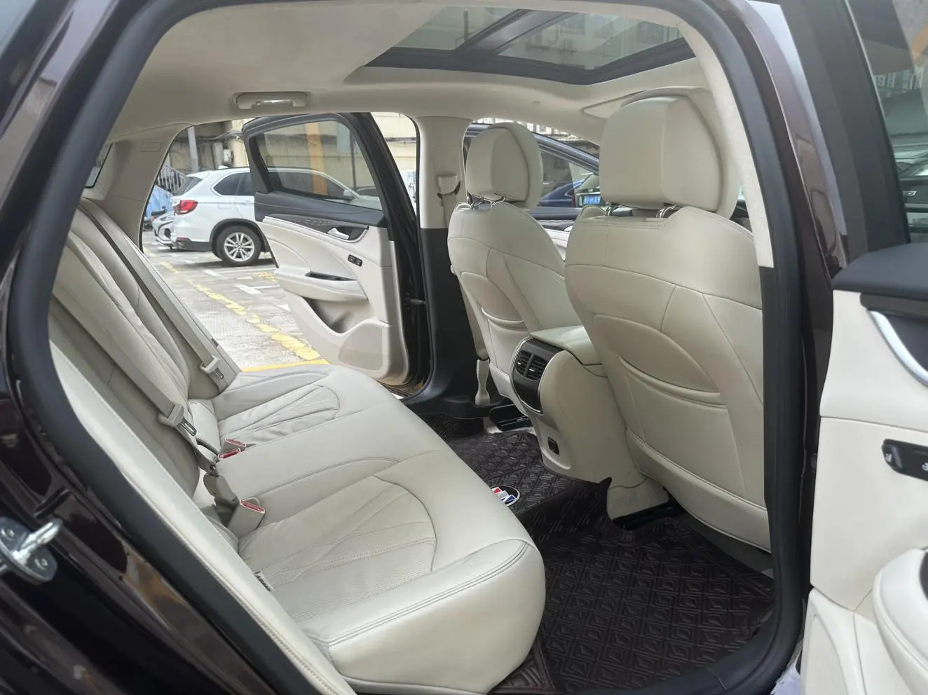 Buick Lacrosse Avenir Flagship