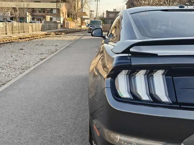 Ford Mustang 2.3T EcoBoost