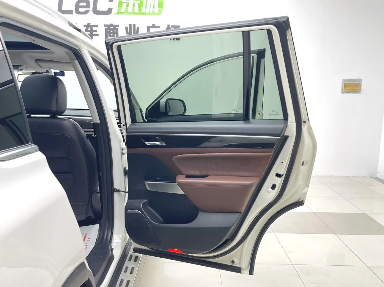 GAC Trumpchi GS8 320T two-wheel drive luxury Zhilian Edition 7 seats