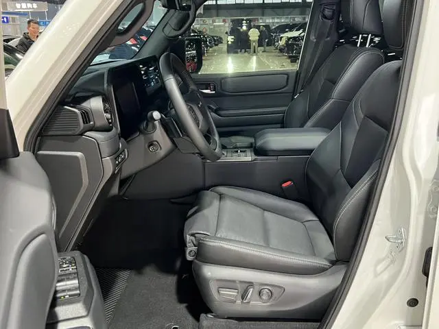TOYOTA Prado 2.4T dual-engine Hummer WX version 6-seater