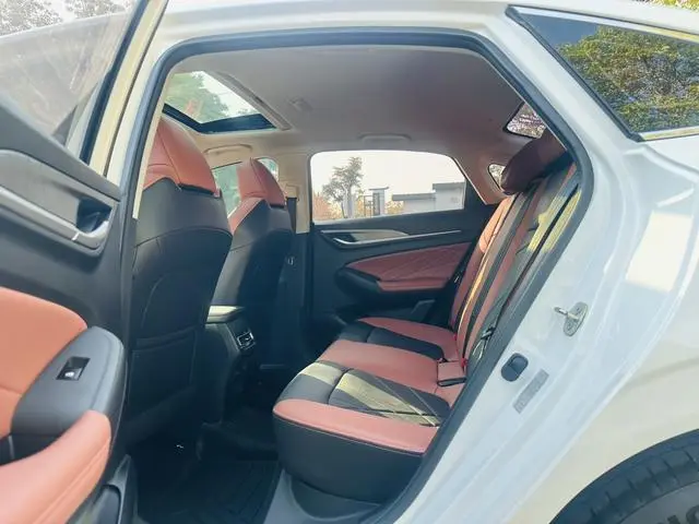 Changan Yidong PLUS Blue Whale NE 1.4T GDI DCT Premium Type