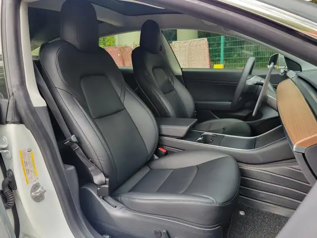 Tesla Model 3 Upgraded version of standard battery life rear drive