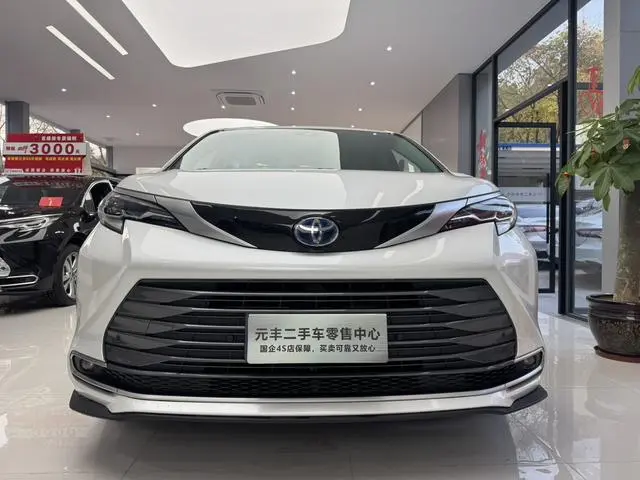 TOYOTA Saina 2.5L Hybrid Deluxe Edition