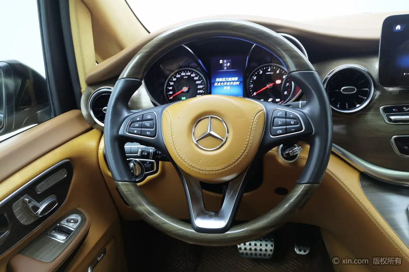 Mercedes-Benz Mercedes-Benz V-class V 260 L Long wheelbase Deluxe Edition