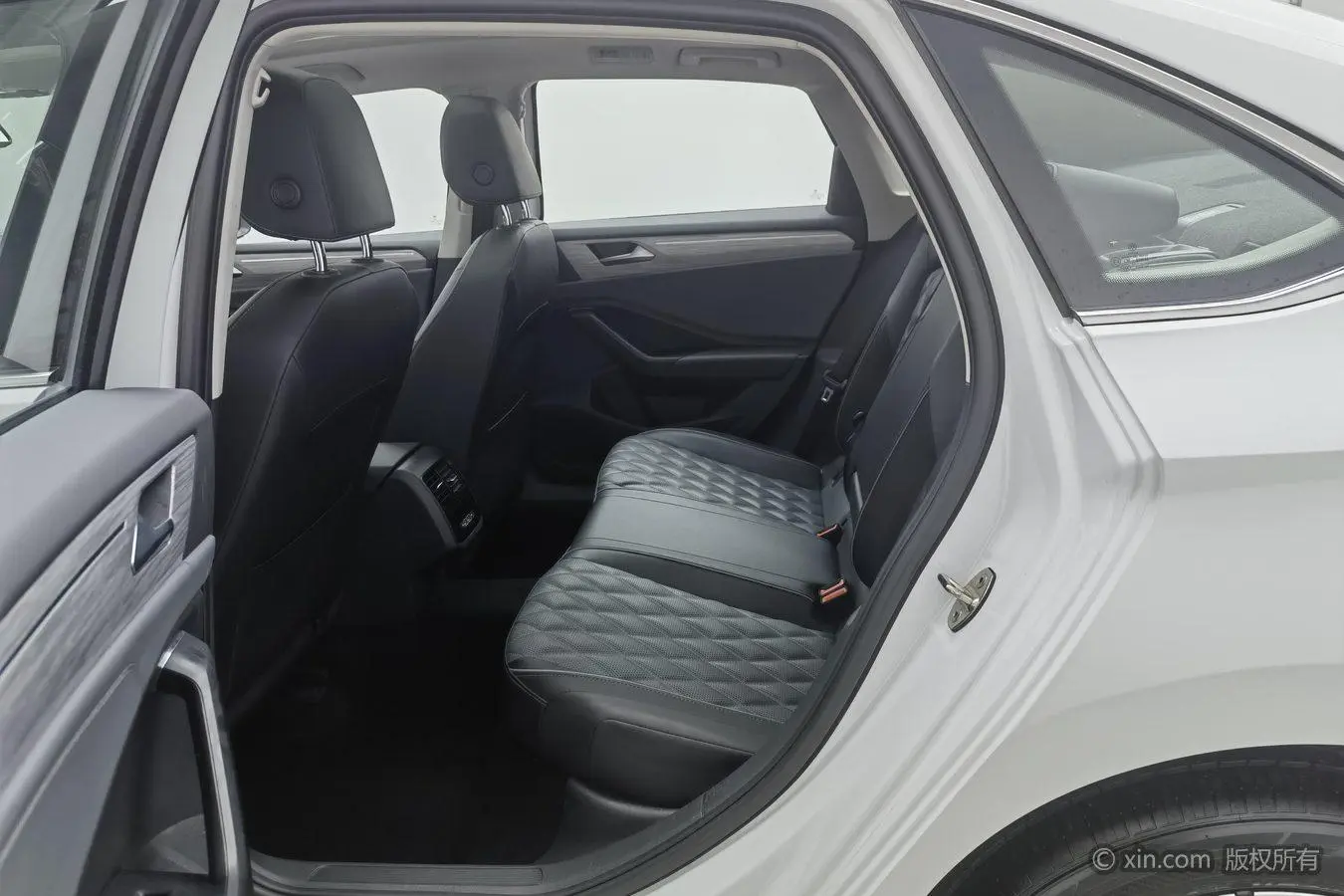 Volkswagen Sagitar 300TSI DSG Beyond Edition