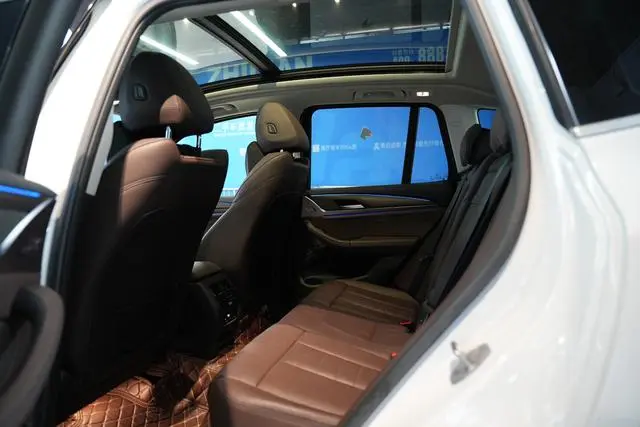 BMW BMW X3 xDrive30i leading M sports suit