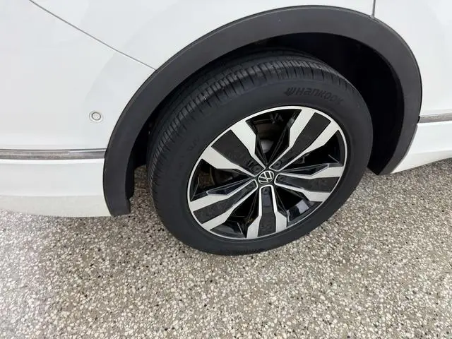 Volkswagen Tiguan L 330TSI automatic two-wheel drive R-Line Ultimate edition