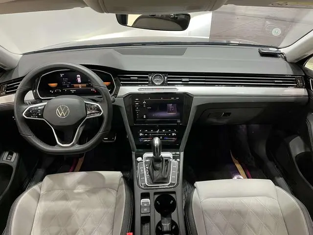 Volkswagen Magotan 2 million commemorative edition 330TSI DSG leading model