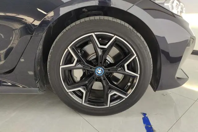 BMW BMW i3 Facelift eDrive40L Yao Ye Set