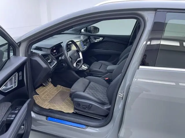Audi Audi Q4 e-tron 50 e-tron quattro Creative Edition