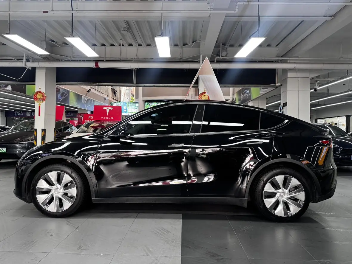 Tesla Model Y Facelifted rear-wheel drive version